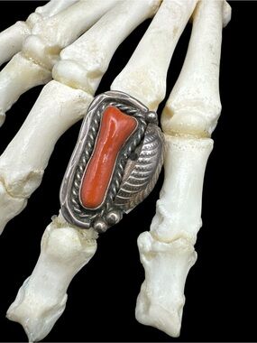 Vintage Petite pre 1950s Navajo Sterling Silver Blood Ox Coral Pinky Ring Size 4